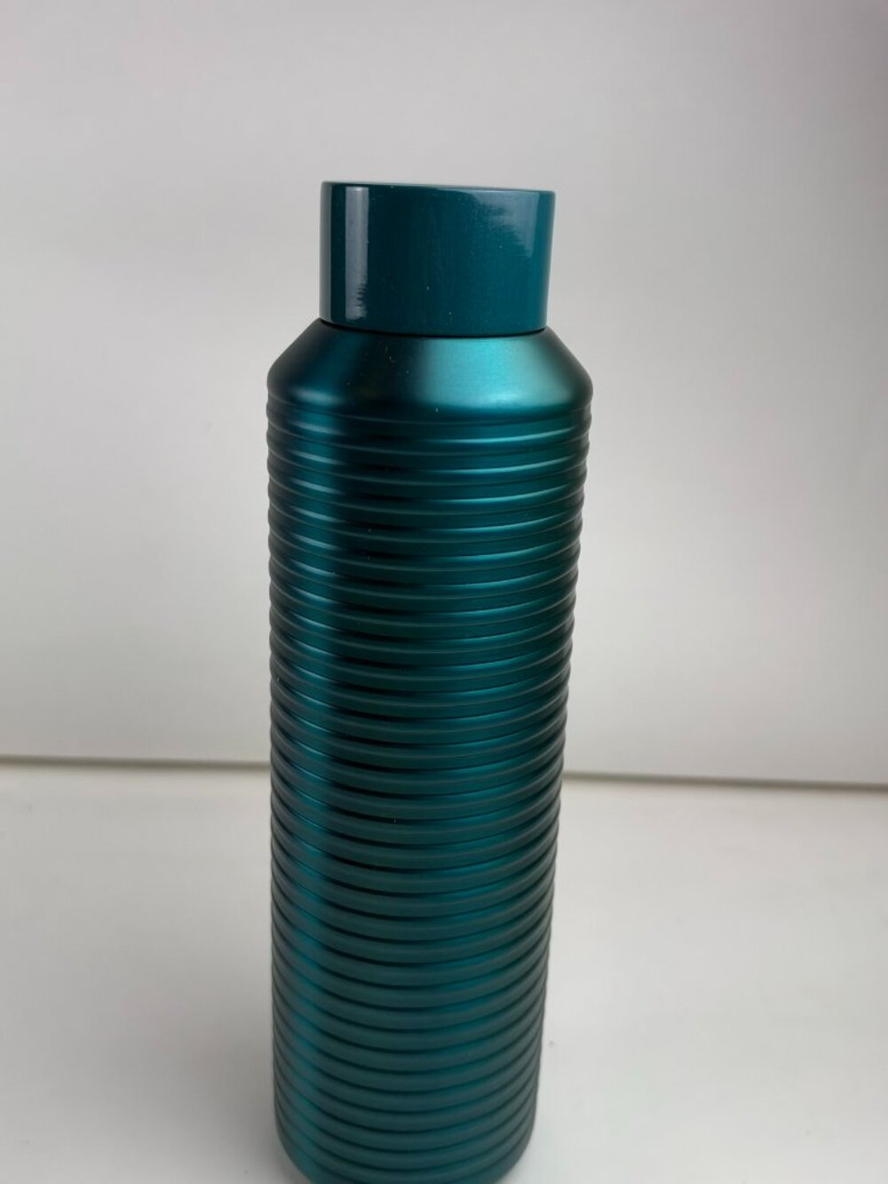 Starbucks 2022 Emerald Teal Blue Green Corrugated Metal Water Bottle 20oz Flaw